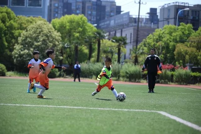 曼联又挖到宝！22岁天才新星踢爆曼城 合同只剩半年